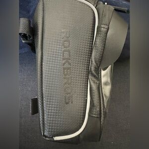 Bike cellphone case. Fits any bike for any with extra space for other items.